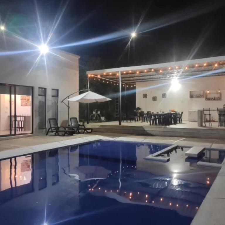 Espectacular Casa con Piscina - Casa de 3 dormitorios - 2