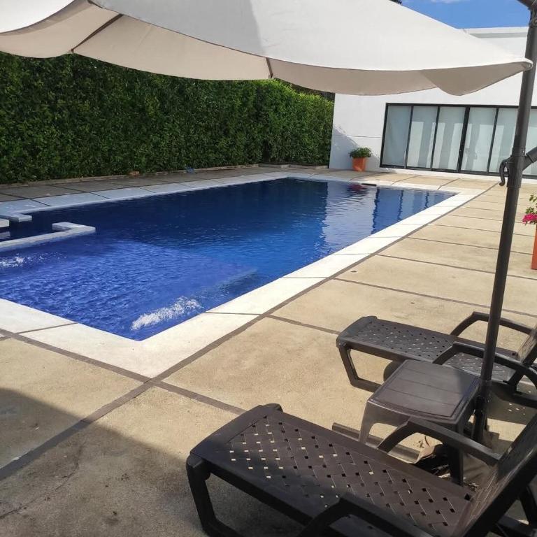 Espectacular Casa con Piscina - Casa de 3 dormitorios - 16