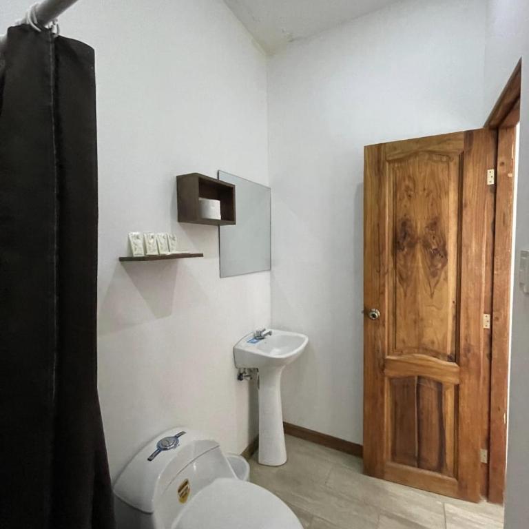 Apartahotel Wanderlust montañita - Habitación Cuádruple con baño compartido - 16