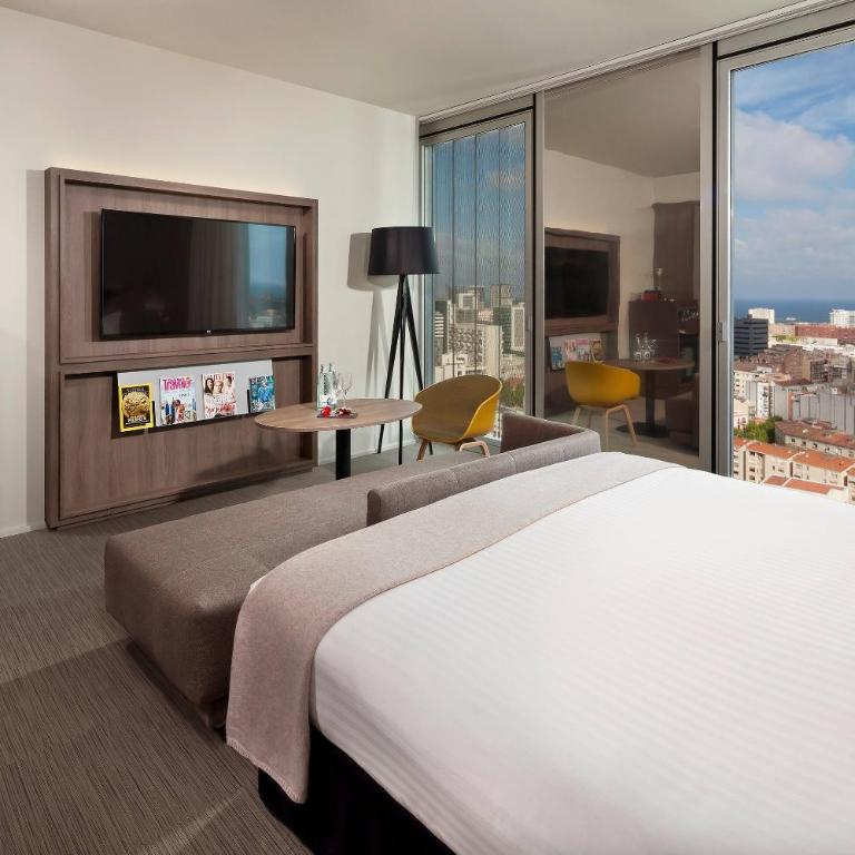 Meliá Barcelona Sky 4 Sup - Habitación Familiar The Level con vistas al mar - 3