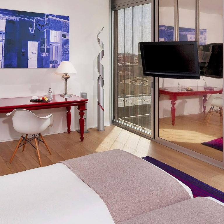Meliá Barcelona Sky 4 Sup - Connected Family Room Pool View - 3