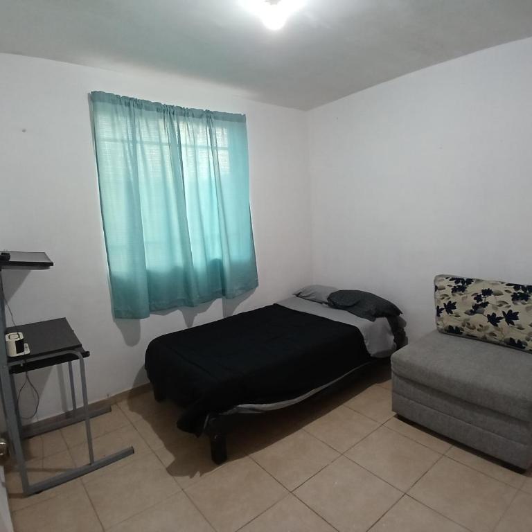 1 habitación con área comunes de la casa compartidas 7 minutos del Aeropuerto - Habitación Doble - 1 o 2 camas - 1