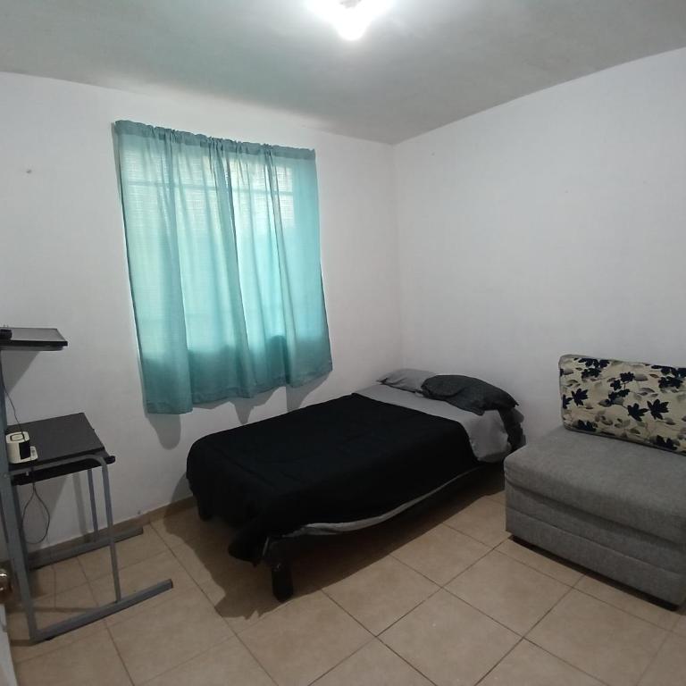 1 habitación con área comunes de la casa compartidas 7 minutos del Aeropuerto - Habitación Doble - 1 o 2 camas - 2
