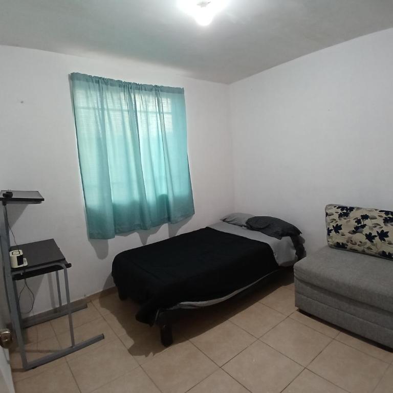 1 habitación con área comunes de la casa compartidas 7 minutos del Aeropuerto - Habitación Doble - 1 o 2 camas - 3