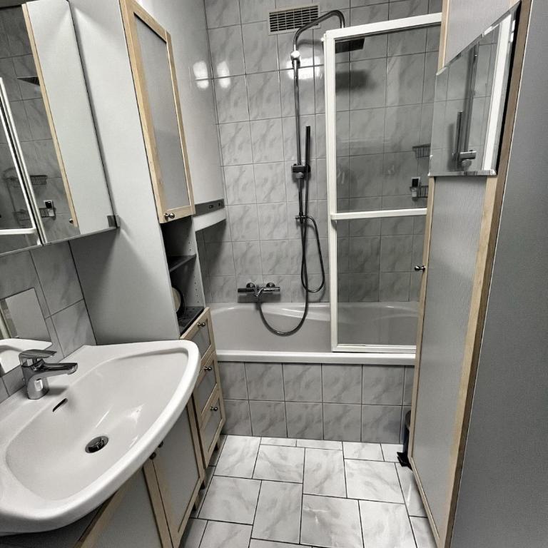 Wohnung nahe Gaal Ski Piste und F1 Red Bull Ring - Apartment mit 1 Schlafzimmer und Balkon - 11