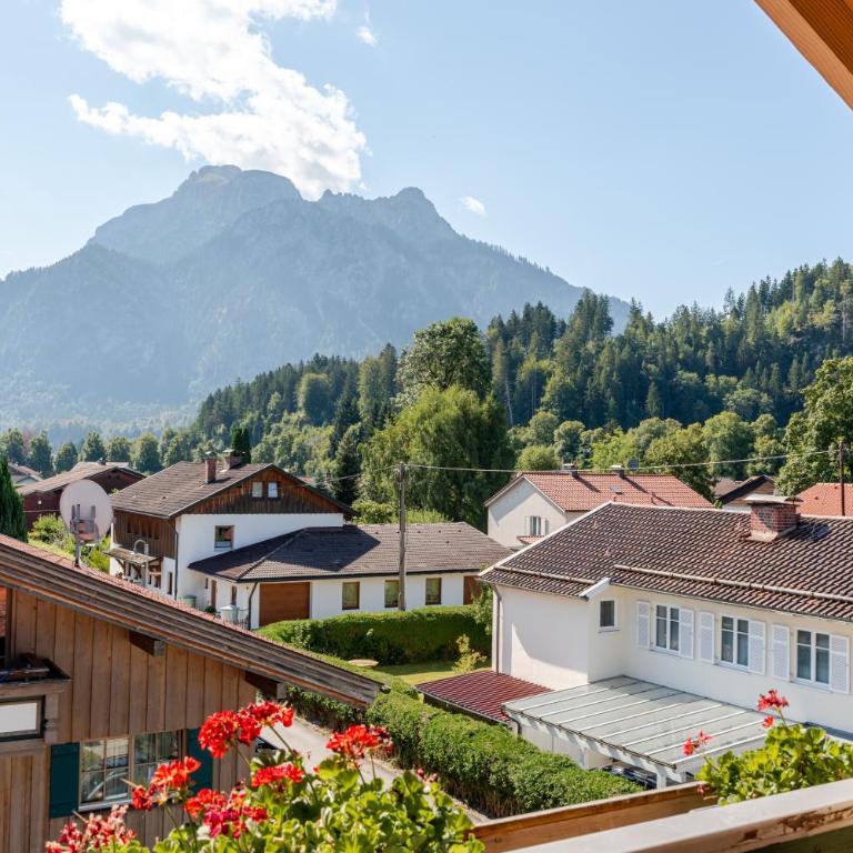 Landhotel Guglhupf - Doppelzimmer mit Bergblick - 6