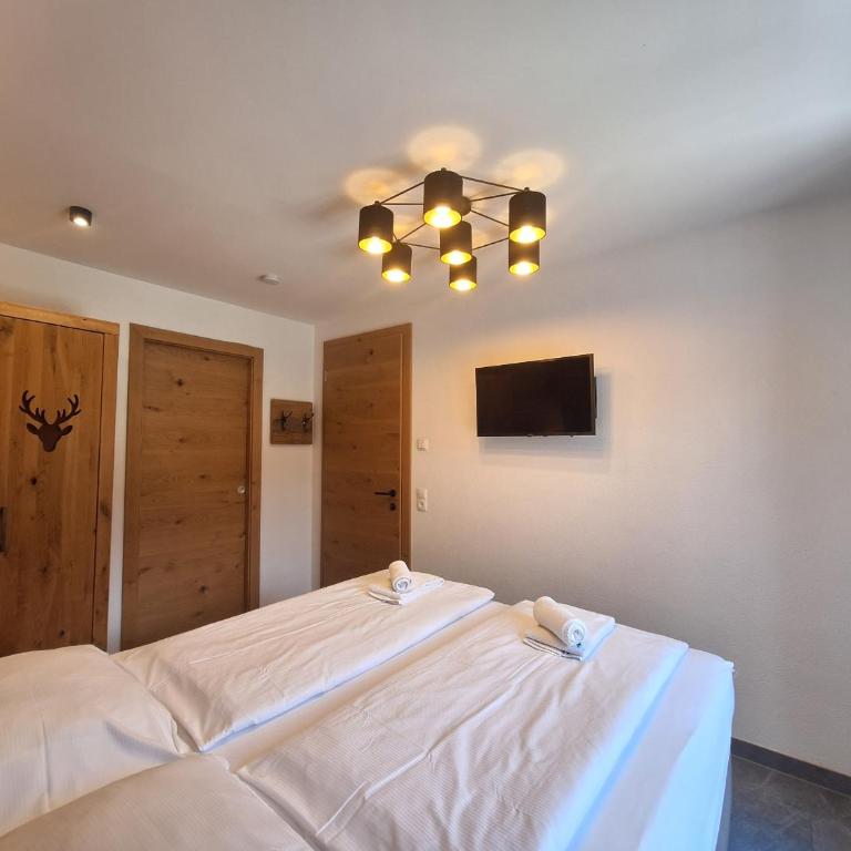 Mimis Bergnest Steinbock Lodges - Deluxe Apartment mit 2 Schlafzimmern und Gartenblick - 8