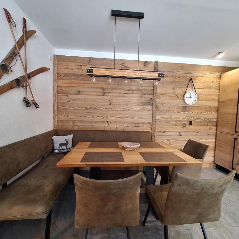 Mimis Bergnest Steinbock Lodges - Deluxe Apartment mit 2 Schlafzimmern und Gartenblick - 22