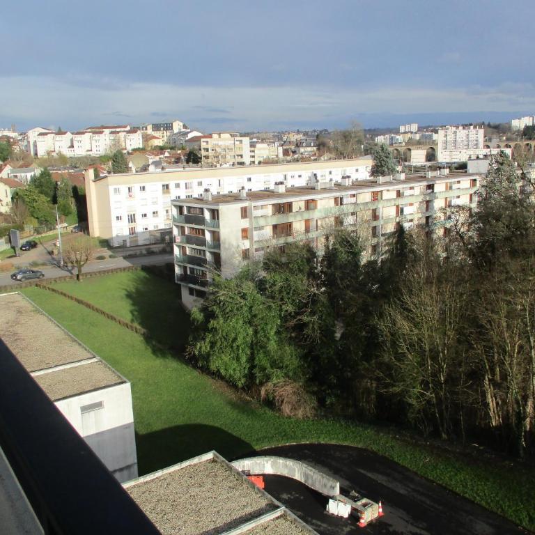 LIMOGES, ascenseur, parking, calme, concierg ! - Appartement 2 Chambres - Vue sur Jardin - 3