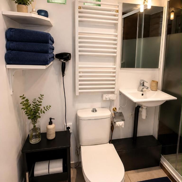 2 Bedroom, private bath plus Near Beach - Chambre Familiale avec Salle de Bains Privative - 8