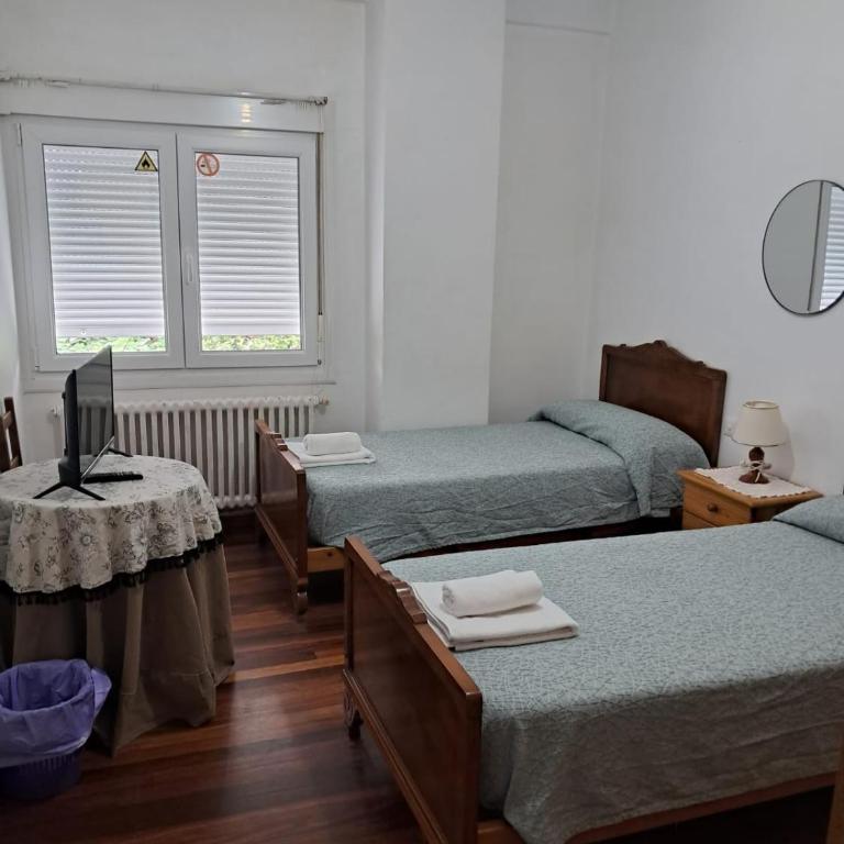 Hostal Pumar - Zweibettzimmer mit Gemeinschaftsbad - 2