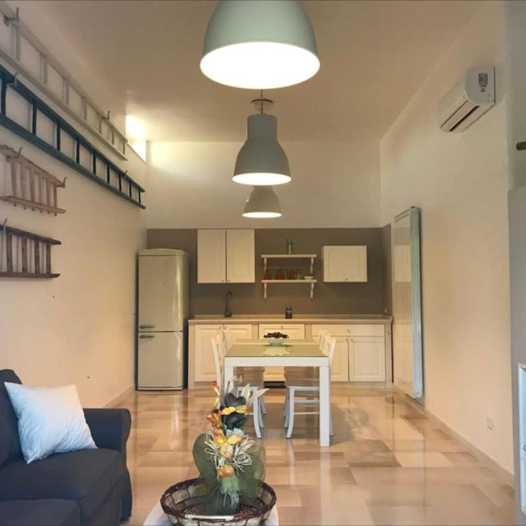 Monn - One-Bedroom House - 1