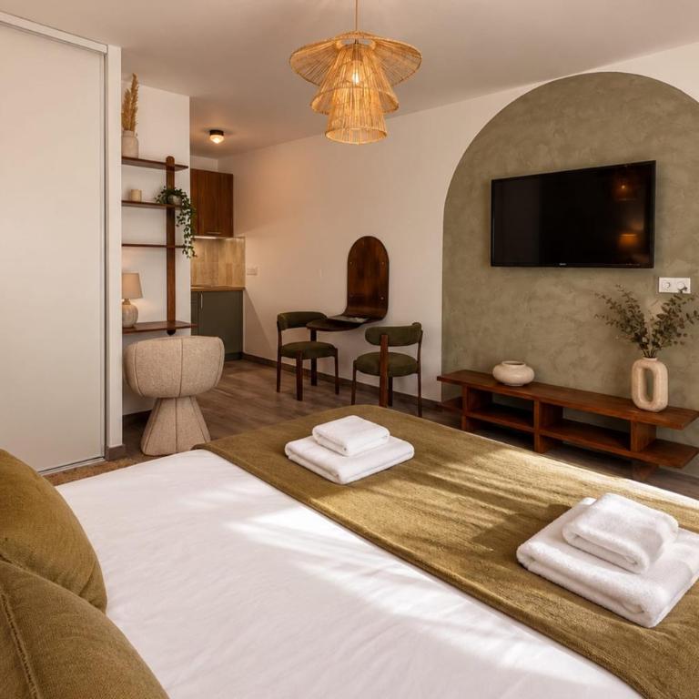 L'Oustaloun Charming studio with pool & parking - Studio - 2