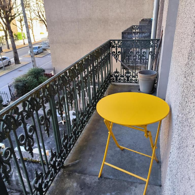 Charme de l'ancien - Two-Bedroom Apartment - 4