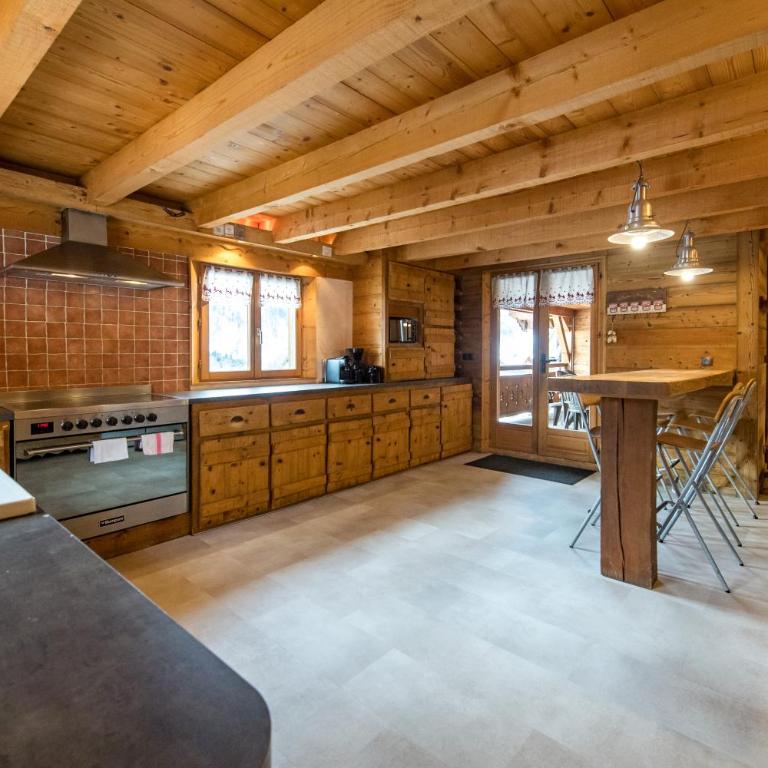 Chalet montagnard 15 personnes - proche du centre du village - Chalet - 16