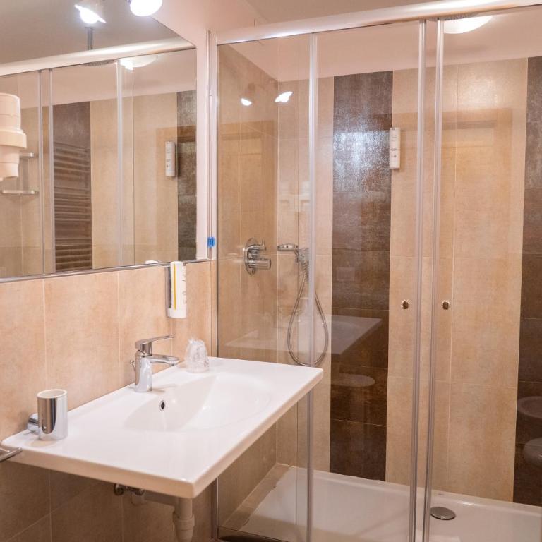 Alpen Family Hotel Someda - Camera Matrimoniale Economy - 1