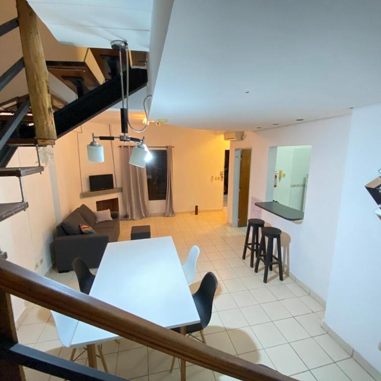 Dúplex Moderno Cerca del Centro Parking Privado - Apartamento de 2 dormitorios - 1