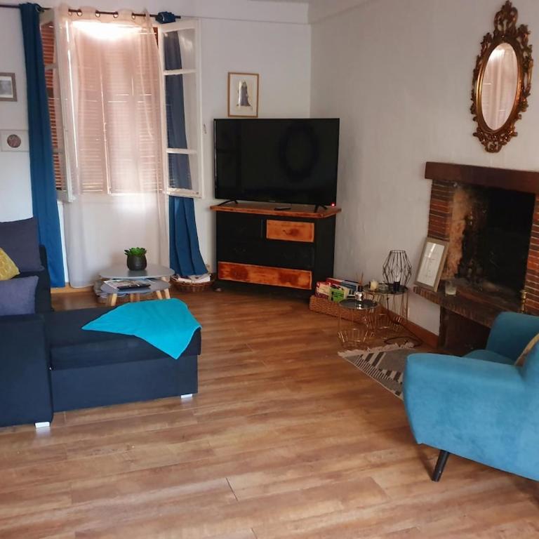 Ground floor apartment of a bucolic villa in town, garden et parking - Maison 1 Chambre - 1