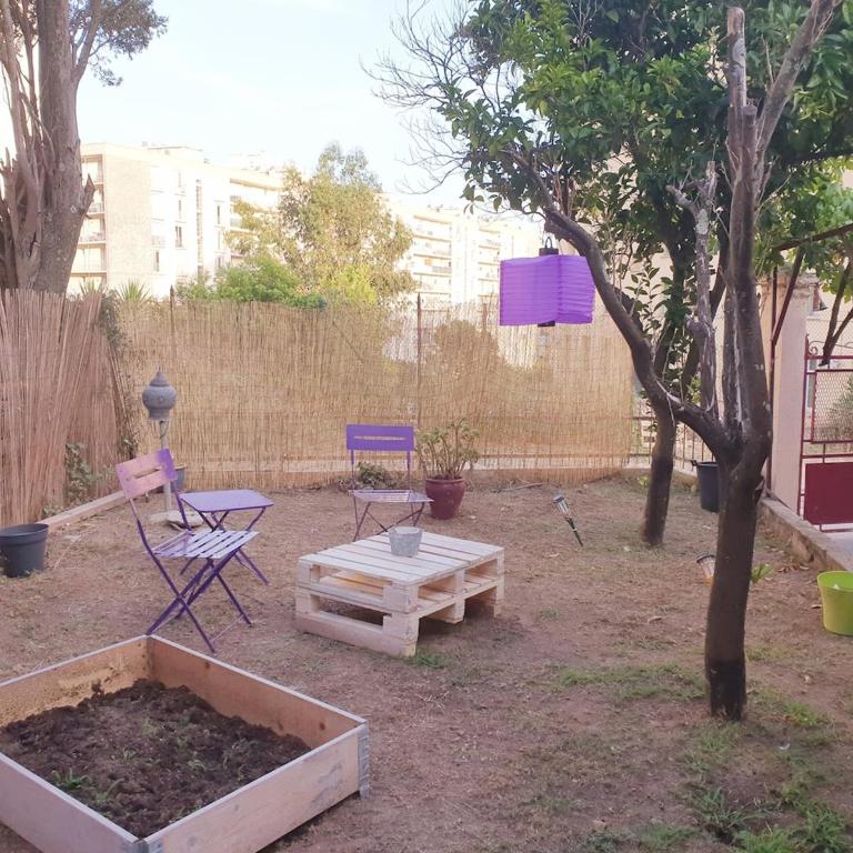 Ground floor apartment of a bucolic villa in town, garden et parking - Maison 1 Chambre - 2