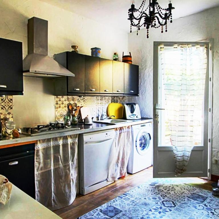 Ground floor apartment of a bucolic villa in town, garden et parking - Maison 1 Chambre - 8