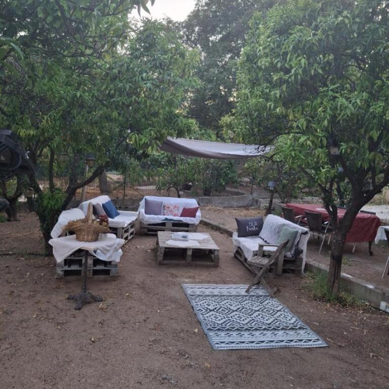 Ground floor apartment of a bucolic villa in town, garden et parking - Maison 1 Chambre - 14
