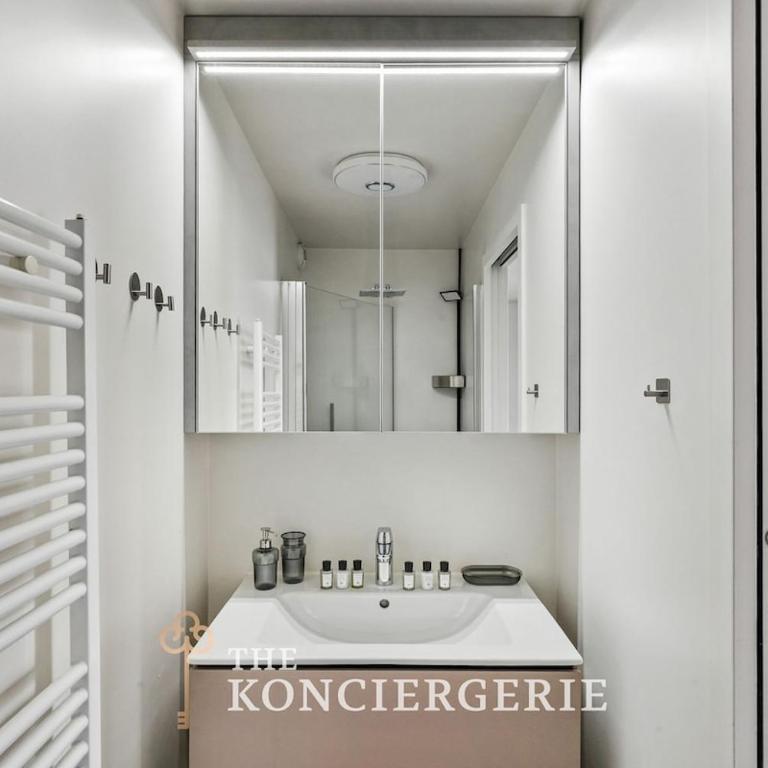120 m penthouse in Paris - Three-Bedroom Apartment - 4