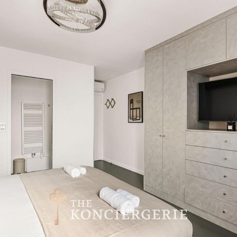 120 m penthouse in Paris - Three-Bedroom Apartment - 13
