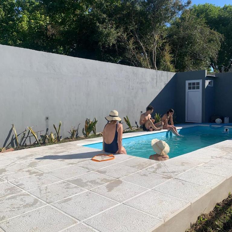 Alquileres Brun - Casa con Pileta - Four-Bedroom House - 1