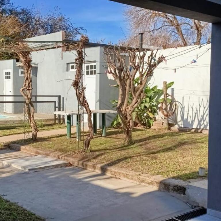 Alquileres Brun - Casa con Pileta - Four-Bedroom House - 8