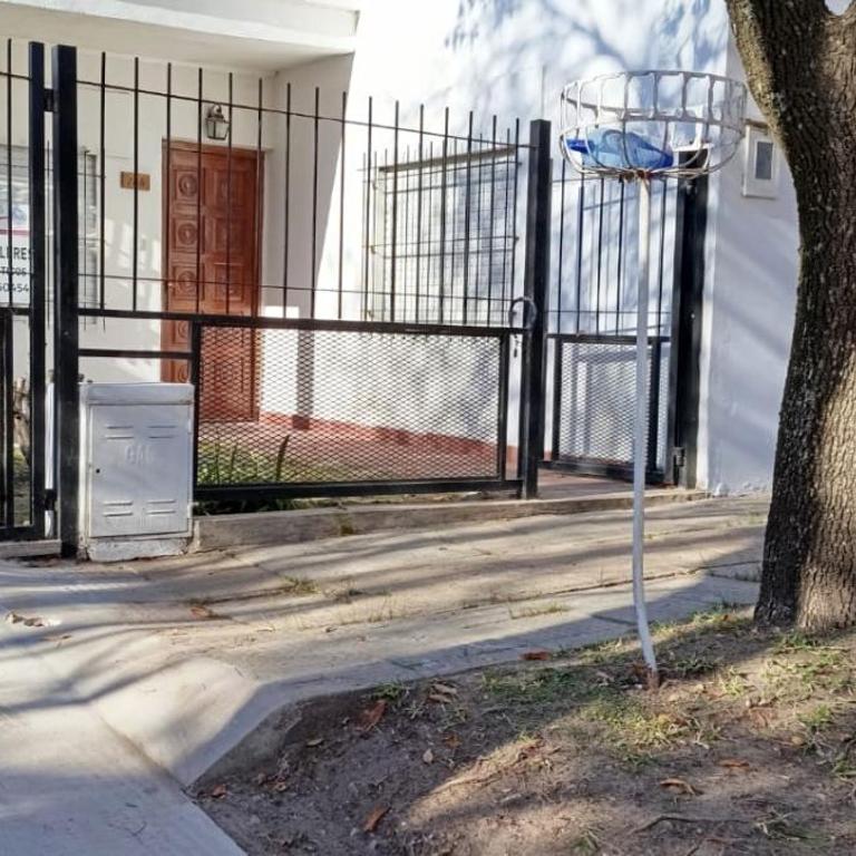 Alquileres Brun - Casa con Pileta - Four-Bedroom House - 9
