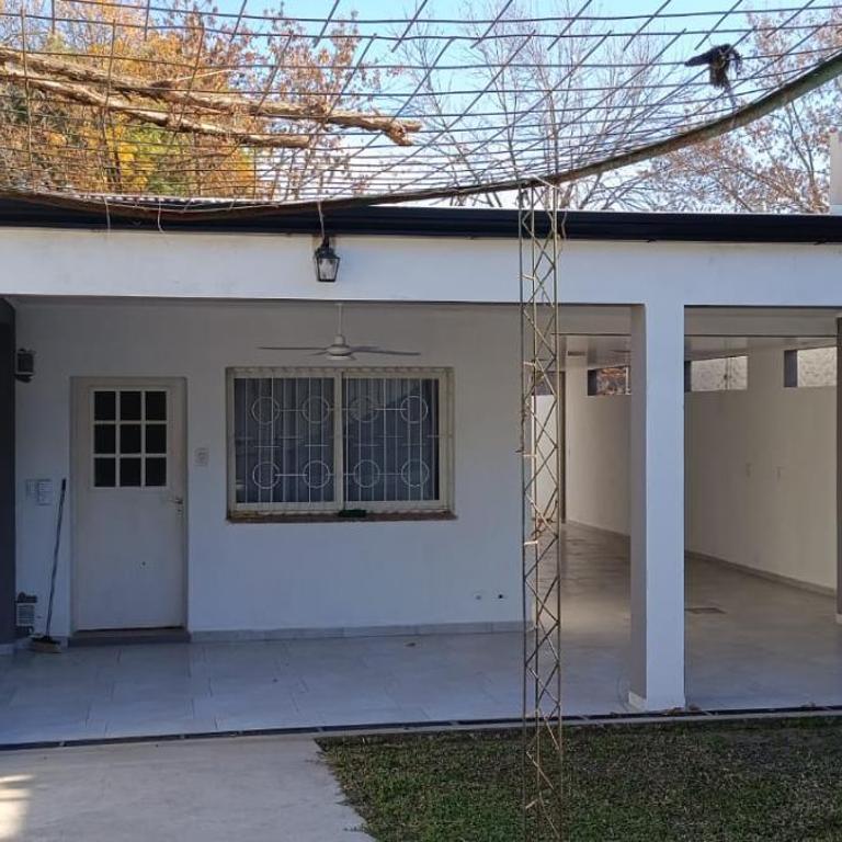 Alquileres Brun - Casa con Pileta - Four-Bedroom House - 14