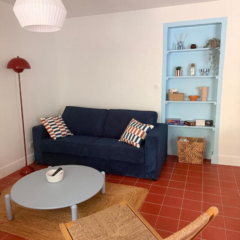 Bas de villa, 6 personnes, piscine, proche plages - Maison 2 Chambres - 4