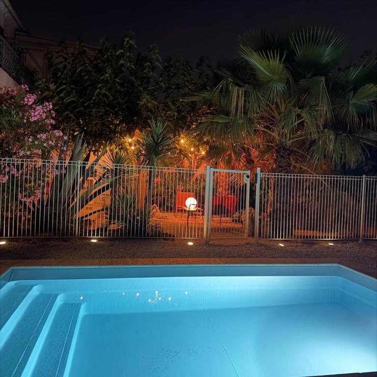 Bas de villa, 6 personnes, piscine, proche plages - Maison 2 Chambres - 16