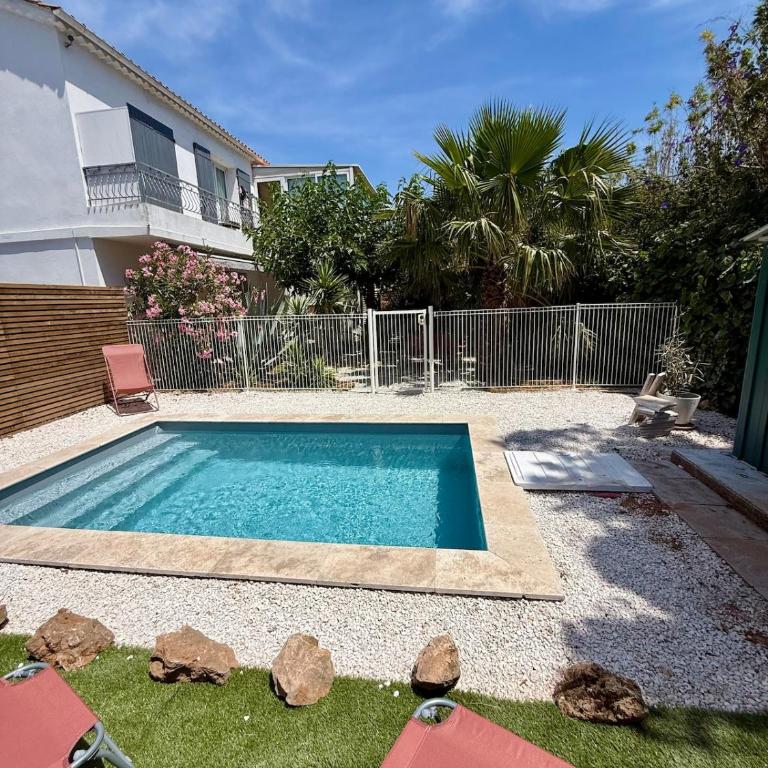 Bas de villa, 6 personnes, piscine, proche plages - Maison 2 Chambres - 1