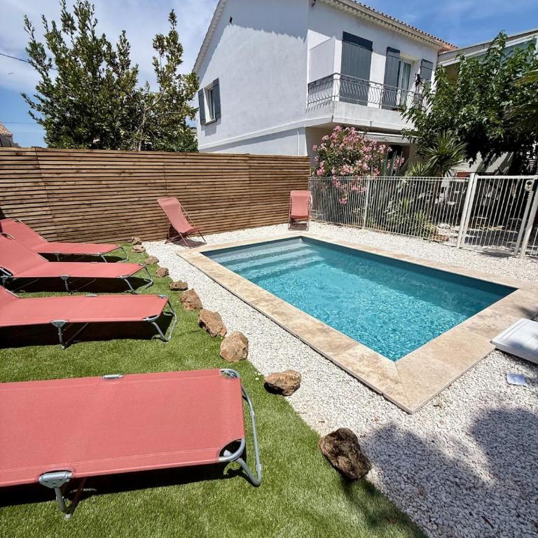 Bas de villa, 6 personnes, piscine, proche plages - Maison 2 Chambres - 2
