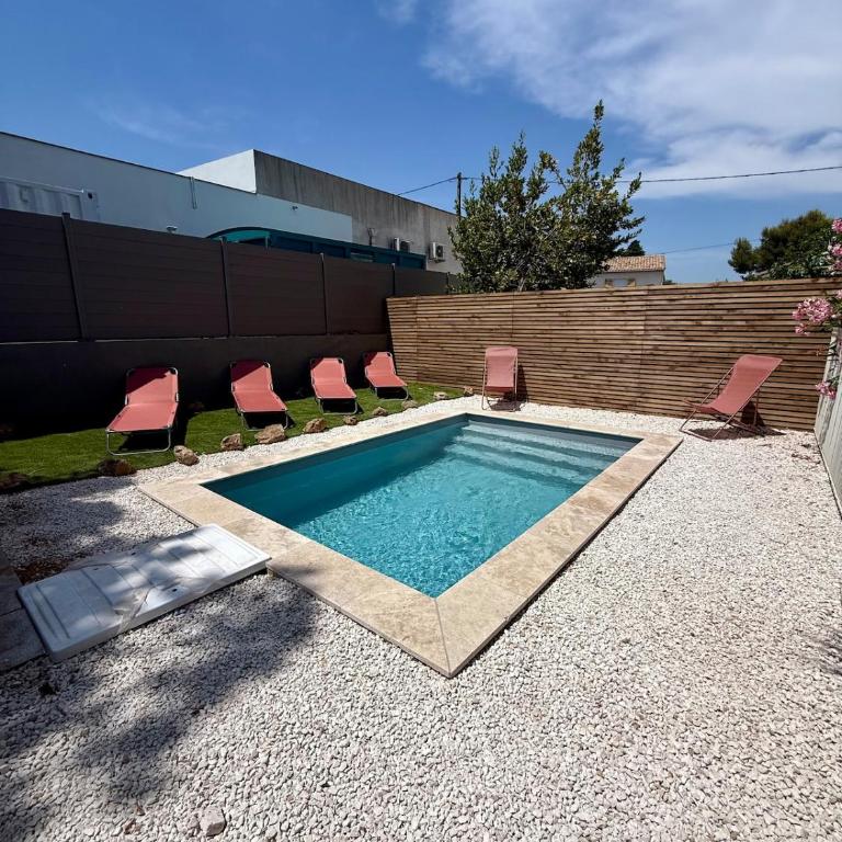 Bas de villa, 6 personnes, piscine, proche plages - Maison 2 Chambres - 3