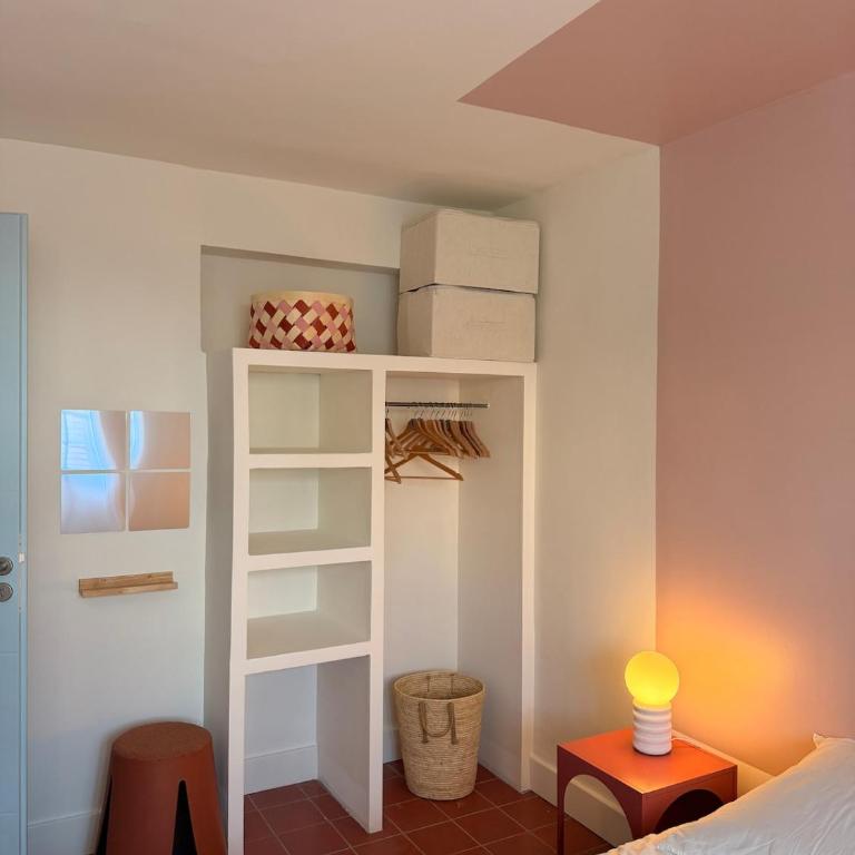 Bas de villa, 6 personnes, piscine, proche plages - Maison 2 Chambres - 27