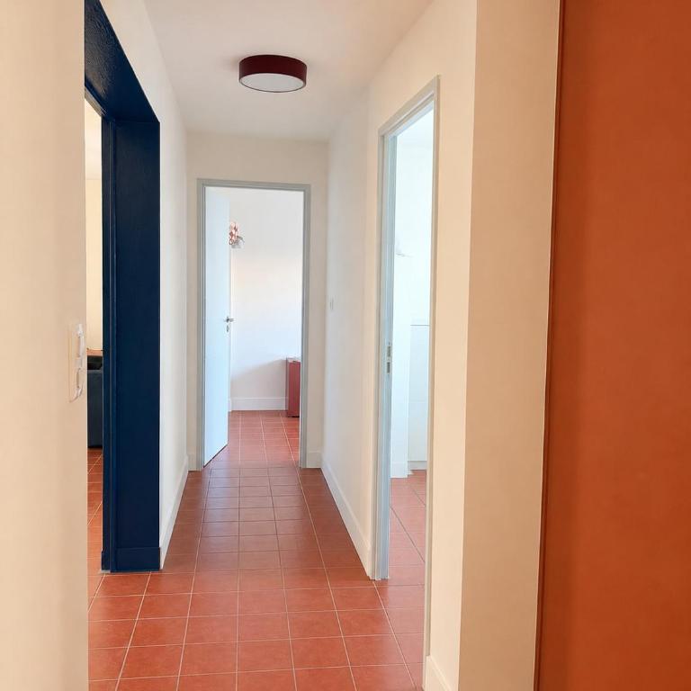 Bas de villa, 6 personnes, piscine, proche plages - Maison 2 Chambres - 37