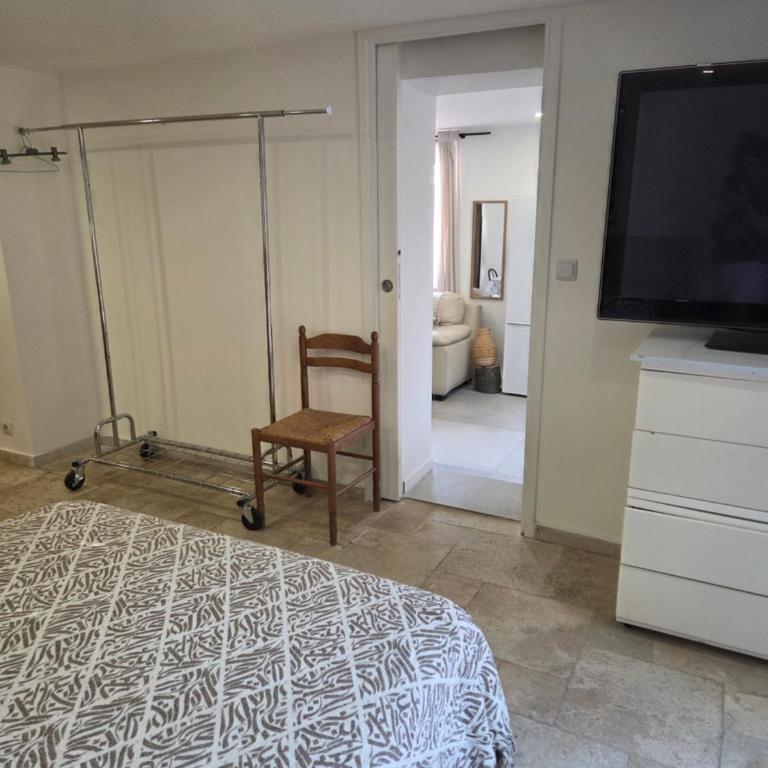 Appartement de charme au calme dans propriété agricole - Maison 1 Chambre - 13