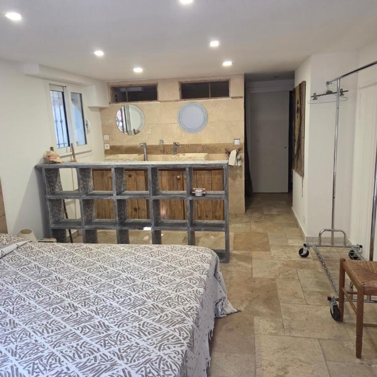 Appartement de charme au calme dans propriété agricole - Maison 1 Chambre - 14