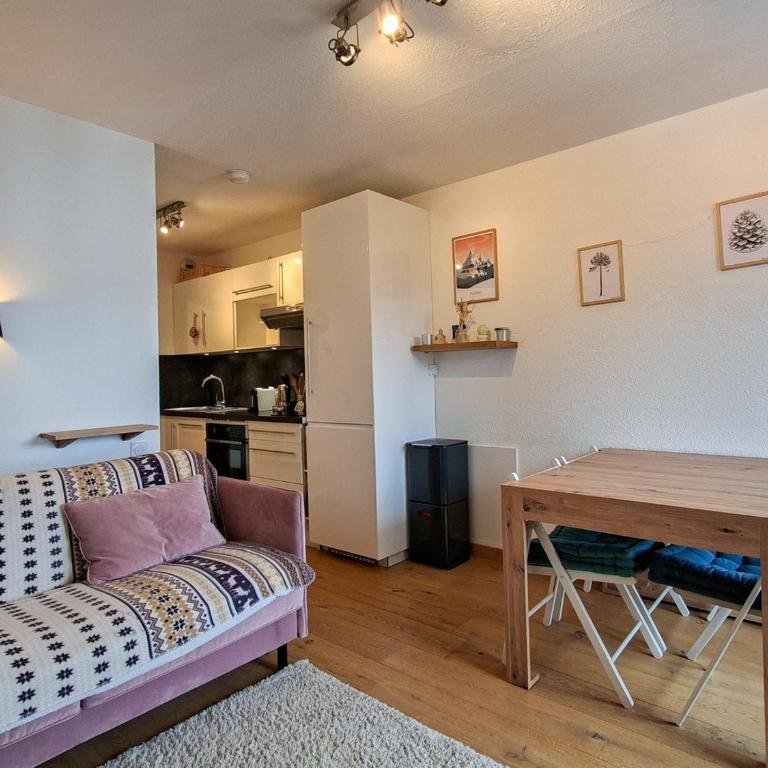 Studio rénové confortable, proche pistes et commerces, balcon - FR-1-425-162 - Studio - 1