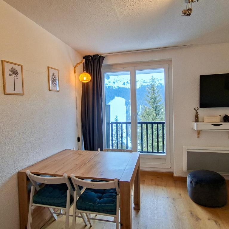 Studio rénové confortable, proche pistes et commerces, balcon - FR-1-425-162 - Studio - 9