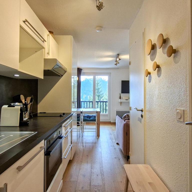 Studio rénové confortable, proche pistes et commerces, balcon - FR-1-425-162 - Studio - 10
