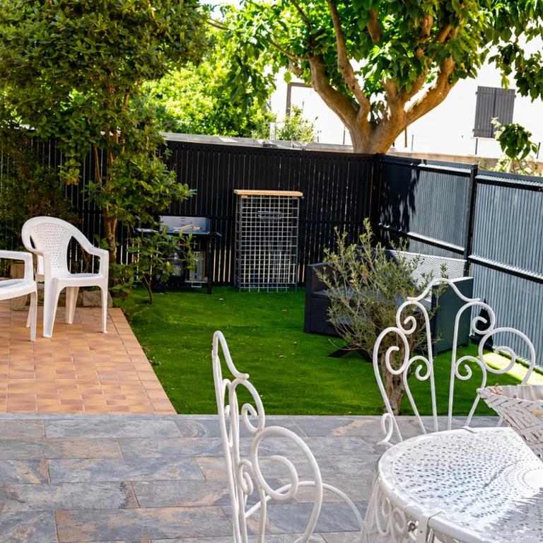 Villa climatisée, proche mer, 2 grands appartements indépendants, parking, WIFI - Maison 2 Chambres - 2