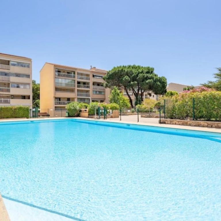Beautiful apartment with pool close to the beaches - Apartment - 13