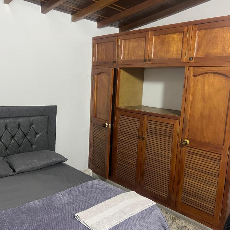 cómodo departamento, cerca al parque, gran variedad gastronomica - Two-Bedroom Apartment - 15