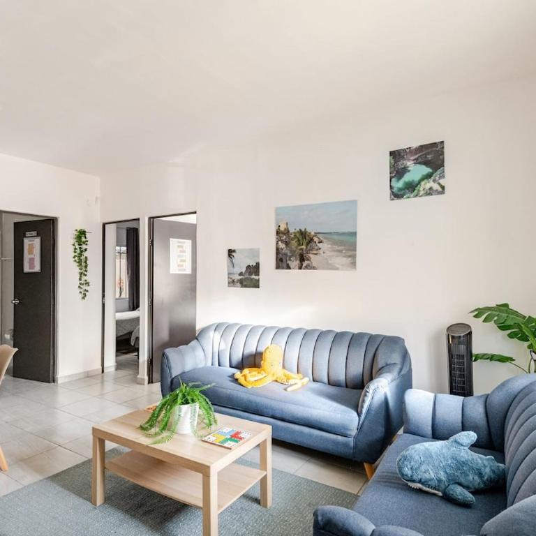 Ideal para quienes rentan auto y buscan tranquilidad con seguridad mas amenidades, cajon para auto, Planta Baja - Two-Bedroom Apartment - 13
