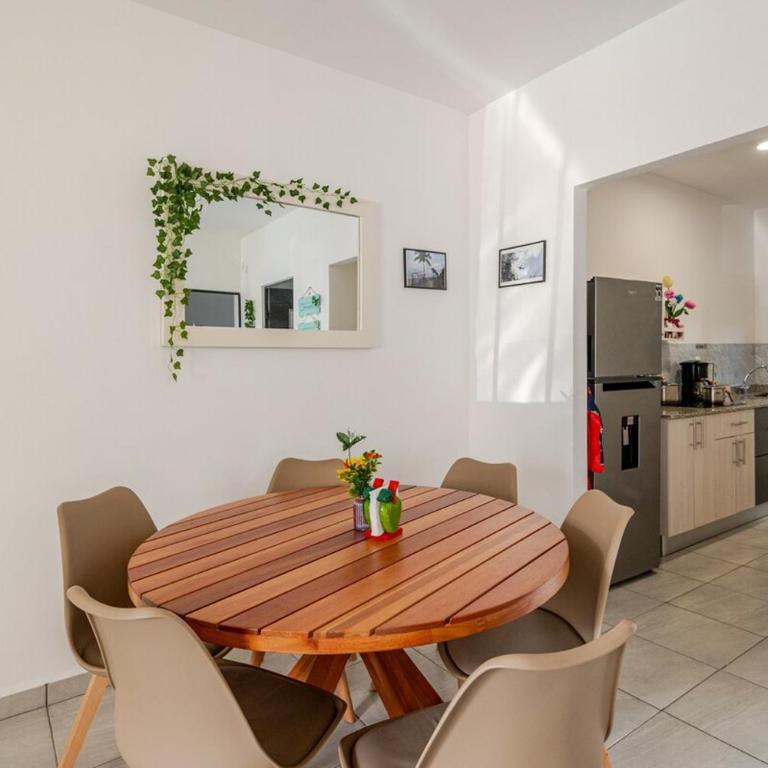 Ideal para quienes rentan auto y buscan tranquilidad con seguridad mas amenidades, cajon para auto, Planta Baja - Two-Bedroom Apartment - 4