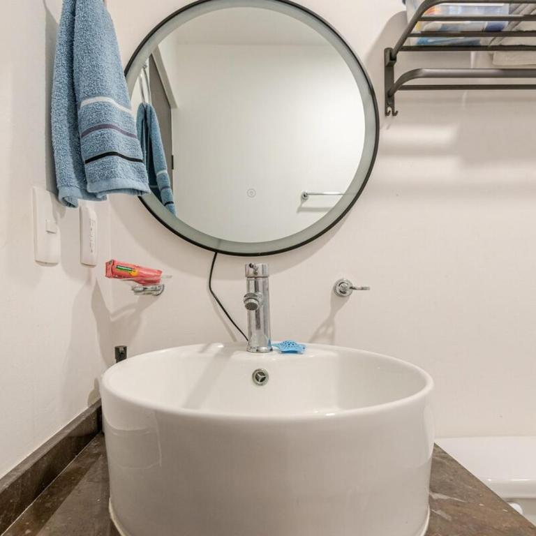 Ideal para quienes rentan auto y buscan tranquilidad con seguridad mas amenidades, cajon para auto, Planta Baja - Two-Bedroom Apartment - 21
