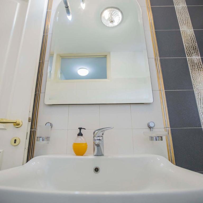 Casa di Pucci - Two-Bedroom Apartment - 10
